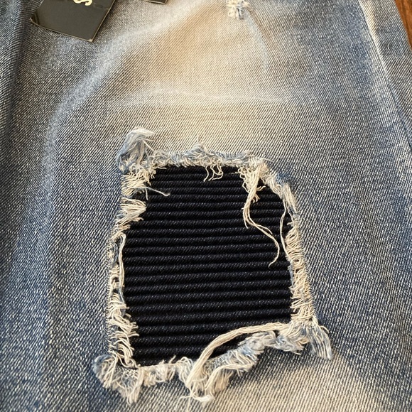 Road Narrows NYC Distressed & Faded Denim Shorts NWT - Picture 4 of 7